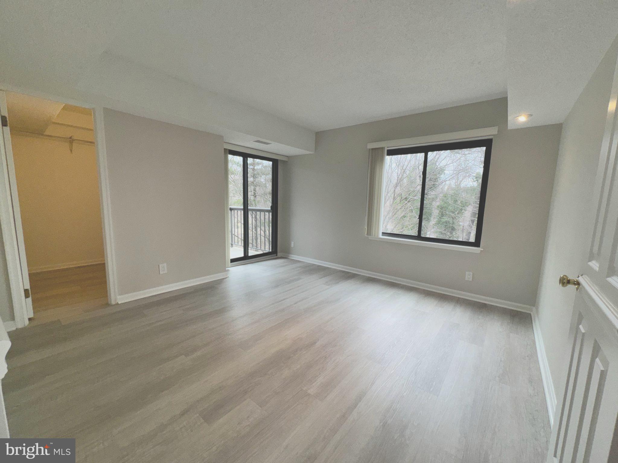 LAKESIDE PLAZA - Residential