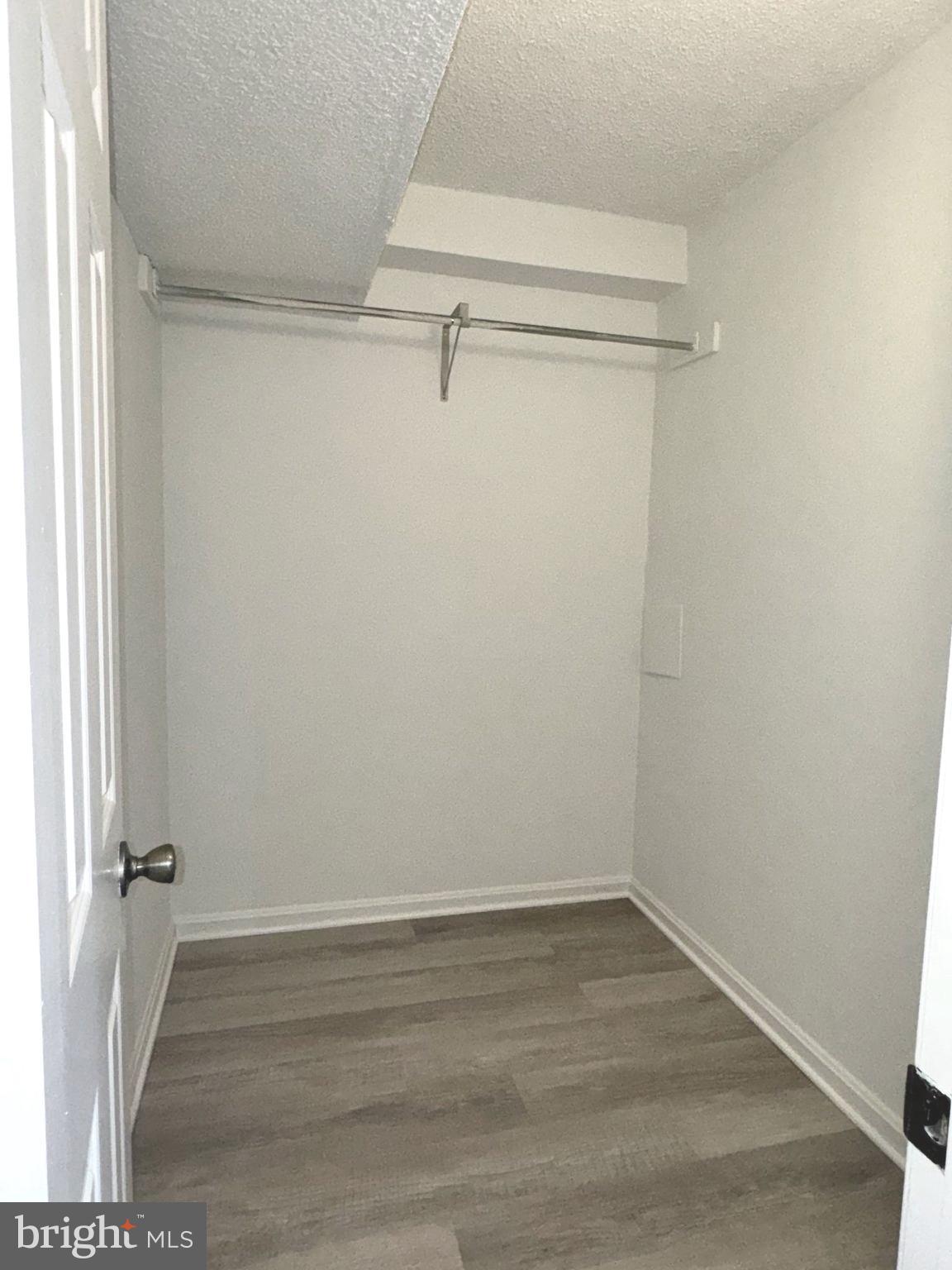 LAKESIDE PLAZA - Residential