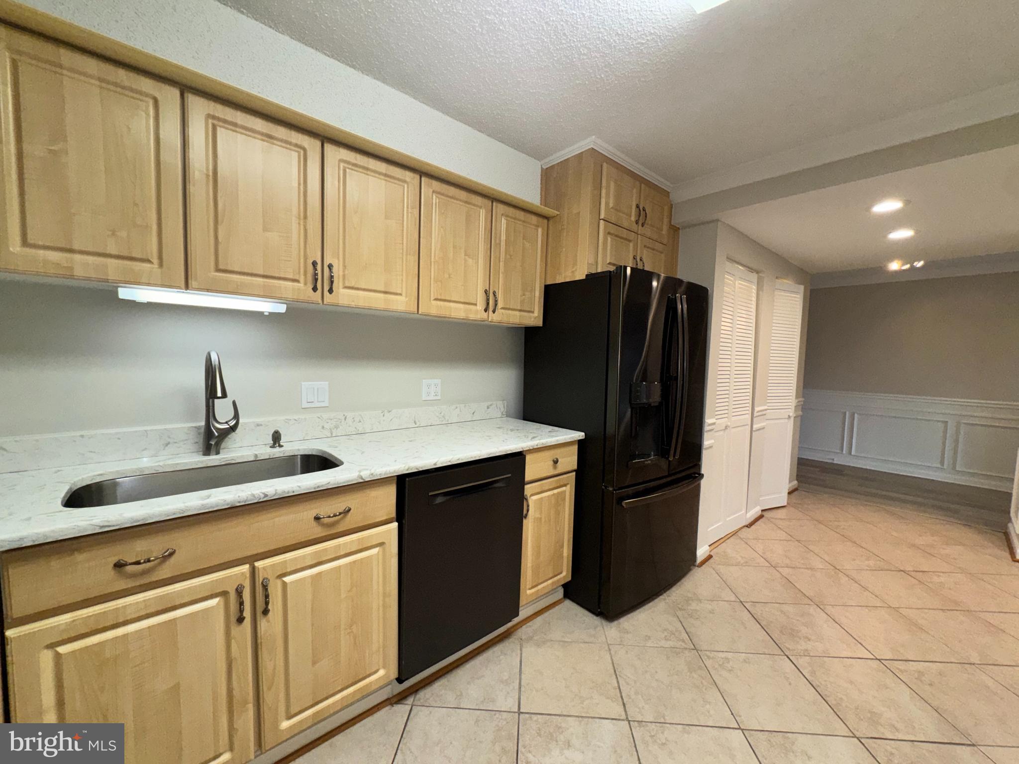 LAKESIDE PLAZA - Residential