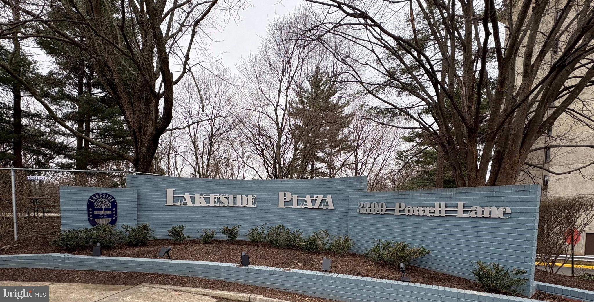 LAKESIDE PLAZA - Residential