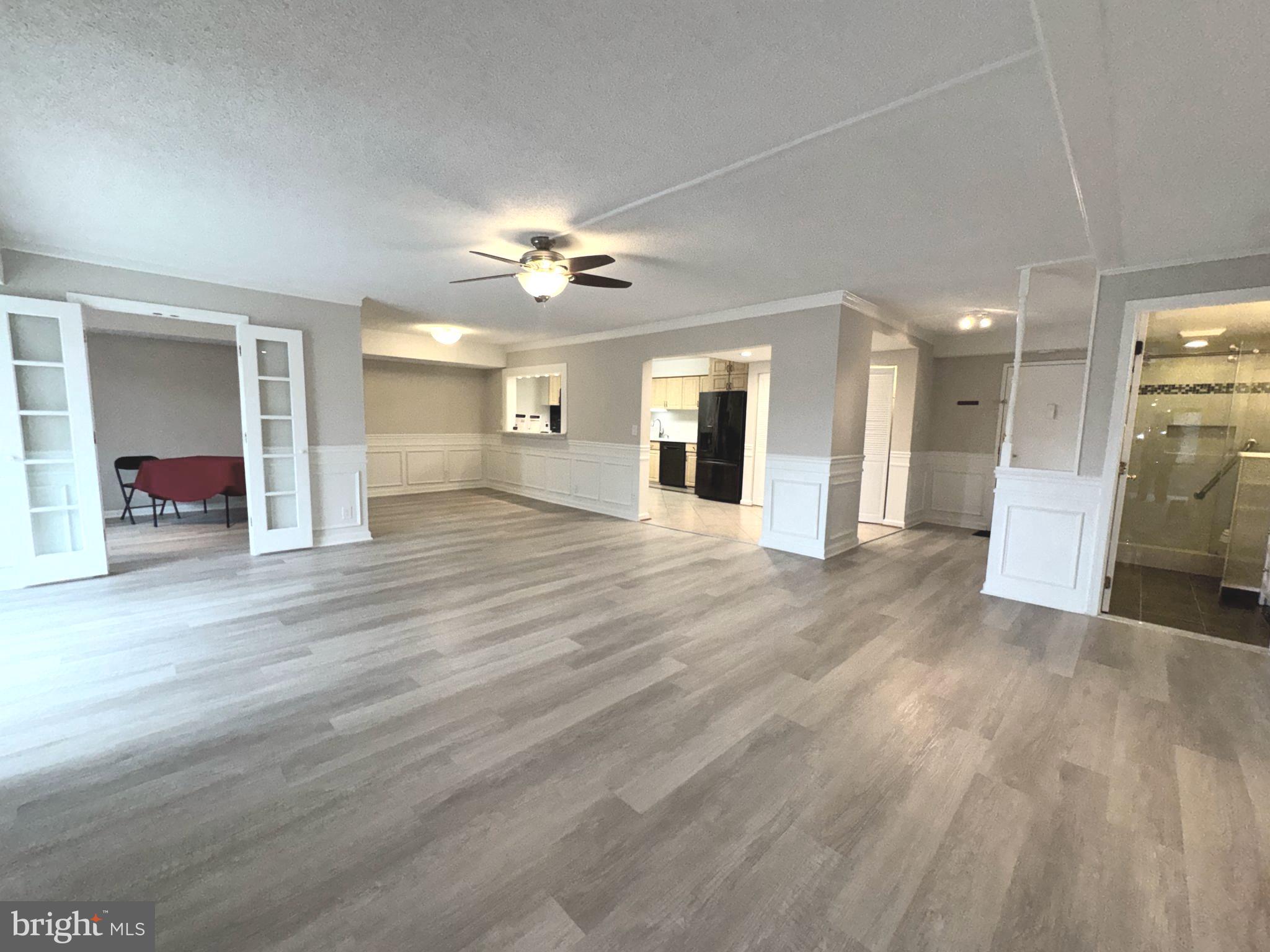 LAKESIDE PLAZA - Residential