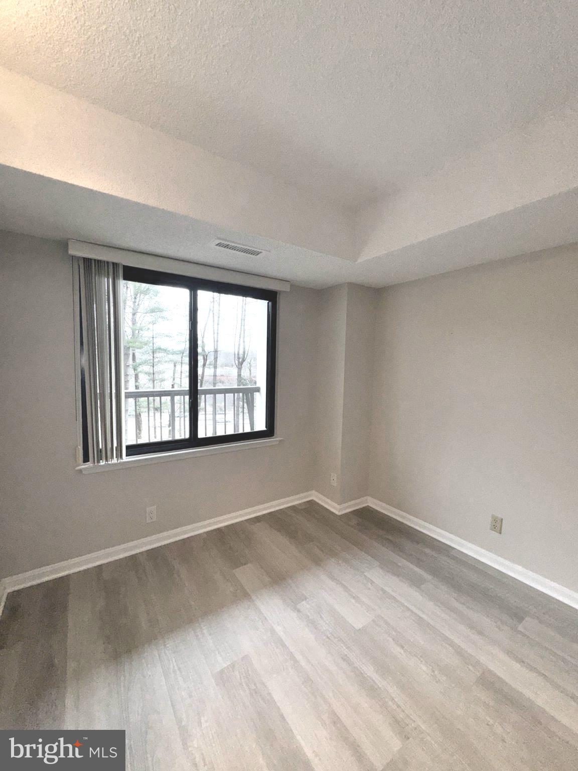 LAKESIDE PLAZA - Residential