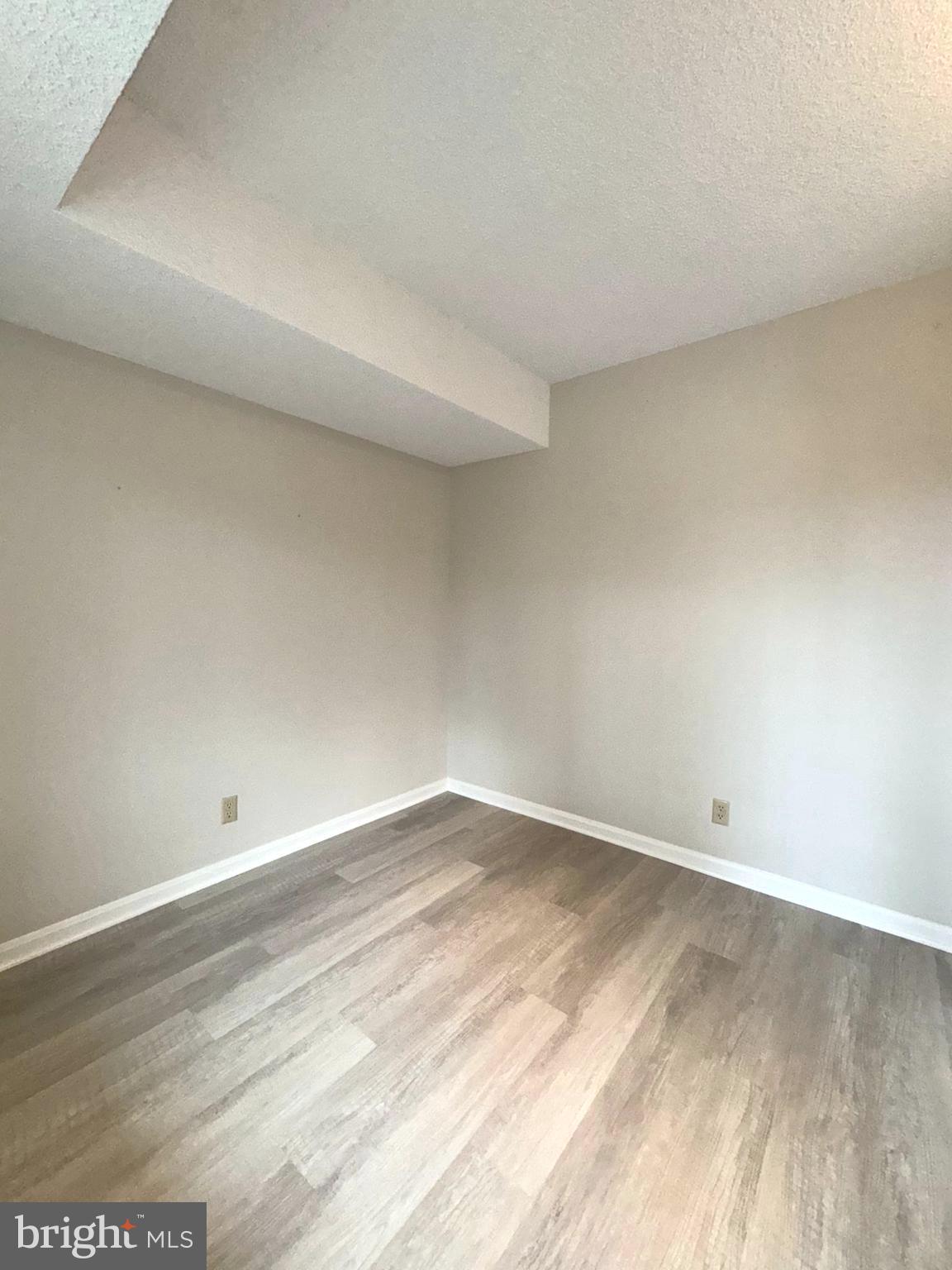 LAKESIDE PLAZA - Residential