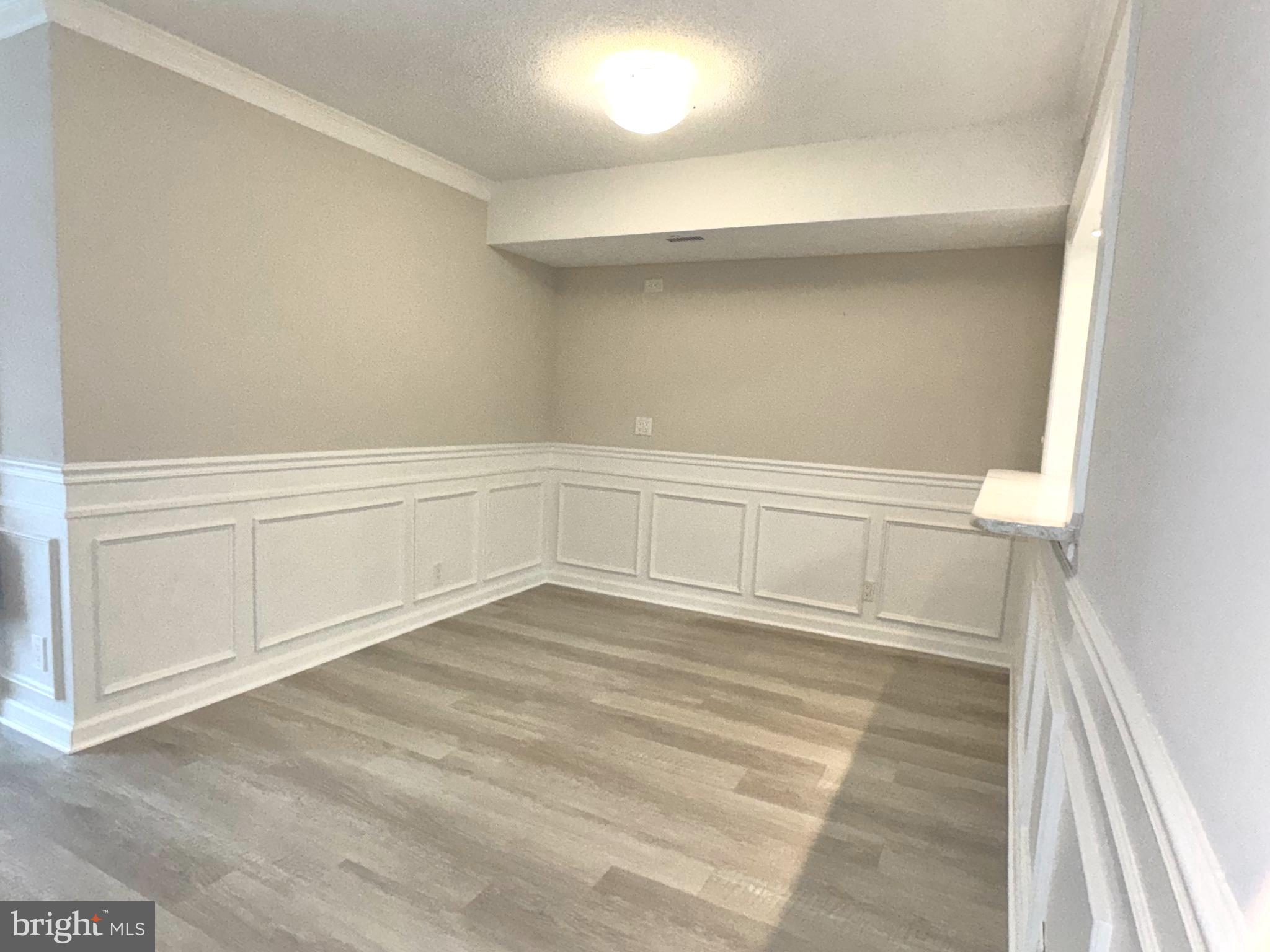 LAKESIDE PLAZA - Residential