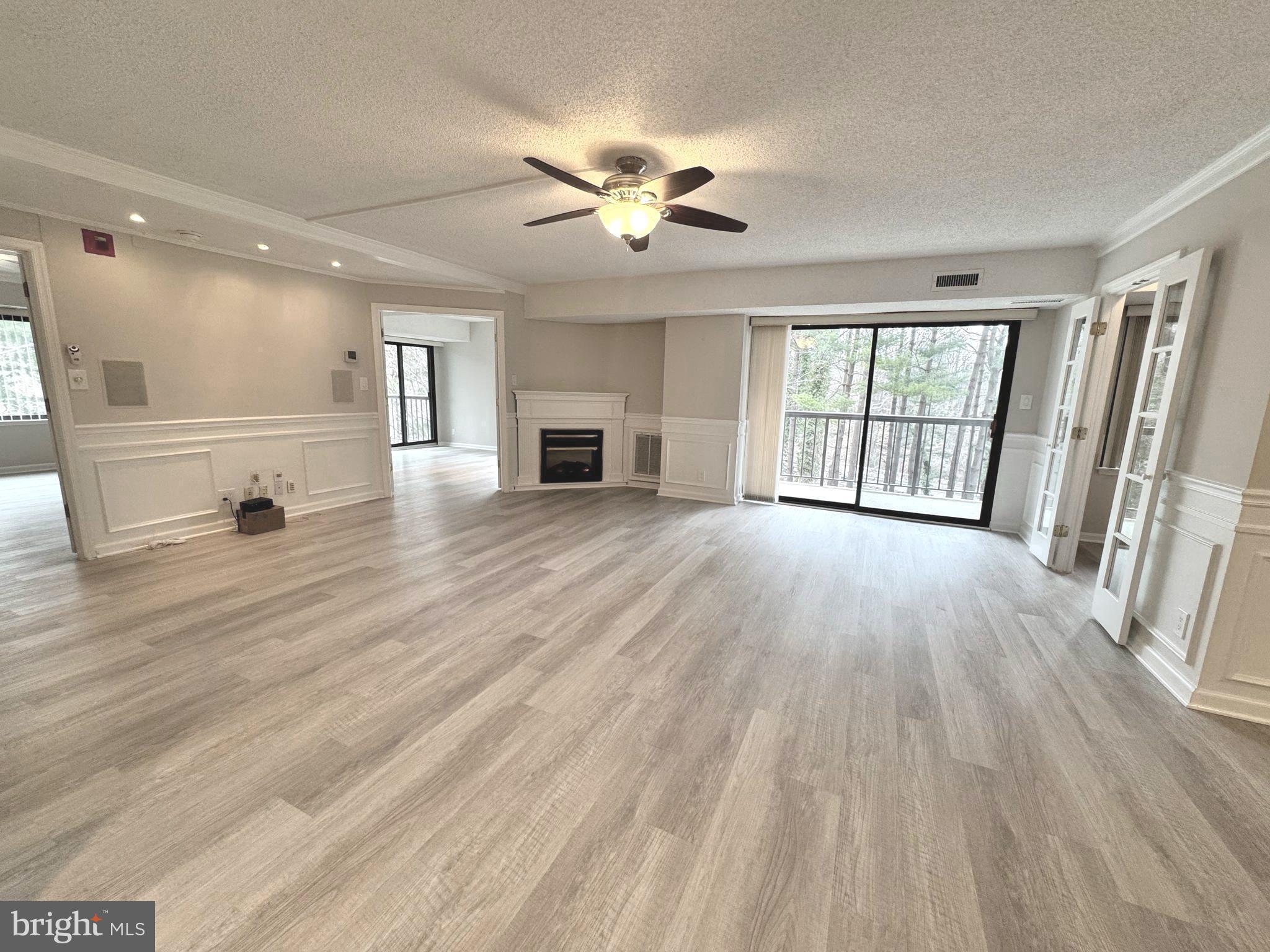 LAKESIDE PLAZA - Residential