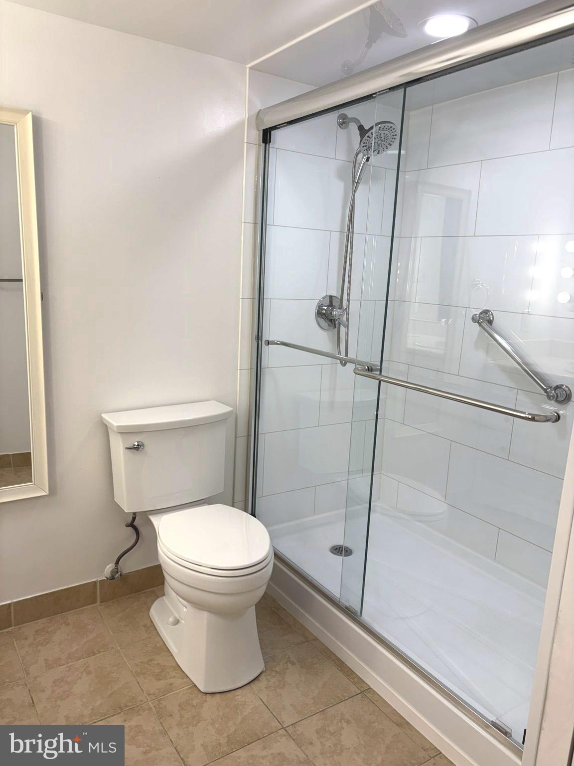 LAKESIDE PLAZA - Residential