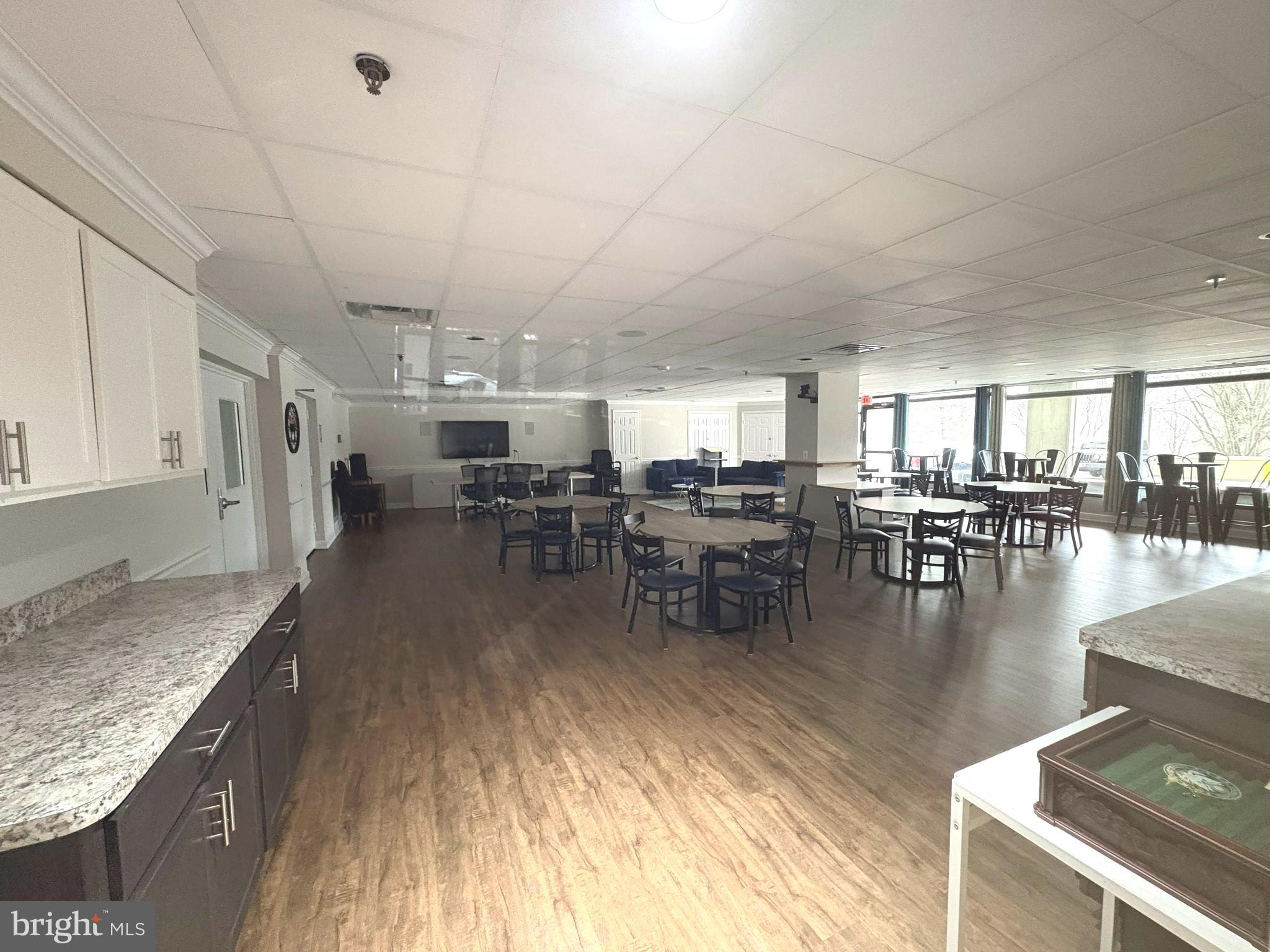 LAKESIDE PLAZA - Residential