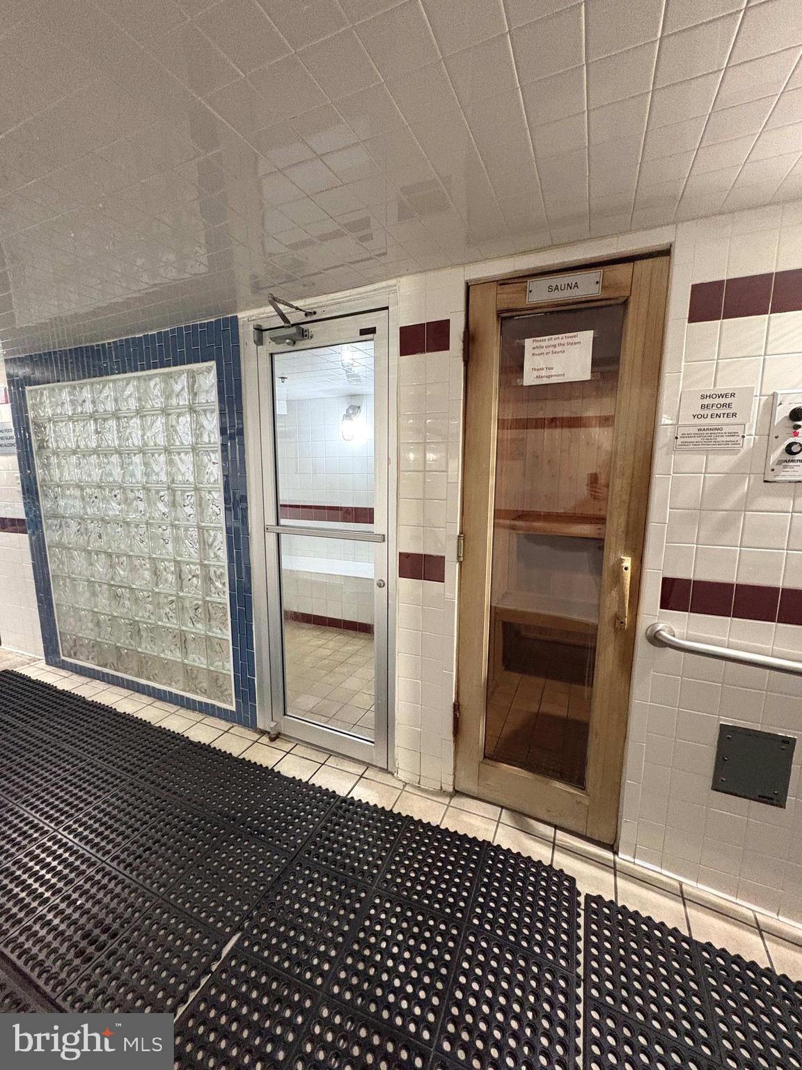 LAKESIDE PLAZA - Residential