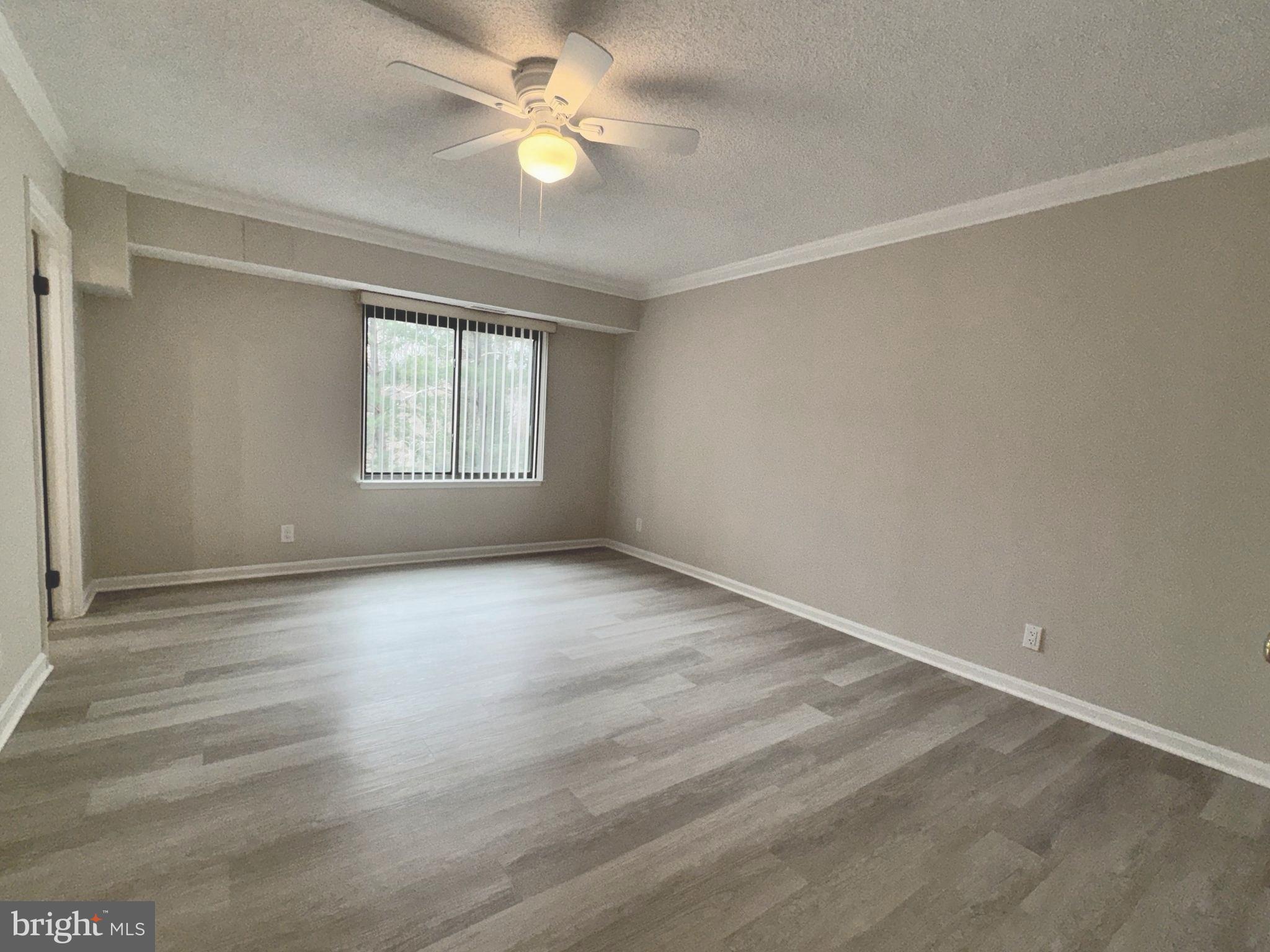 LAKESIDE PLAZA - Residential