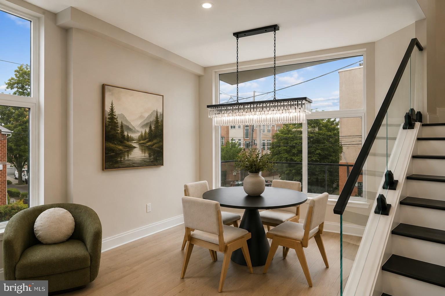 QUEEN VILLAGE - Residential