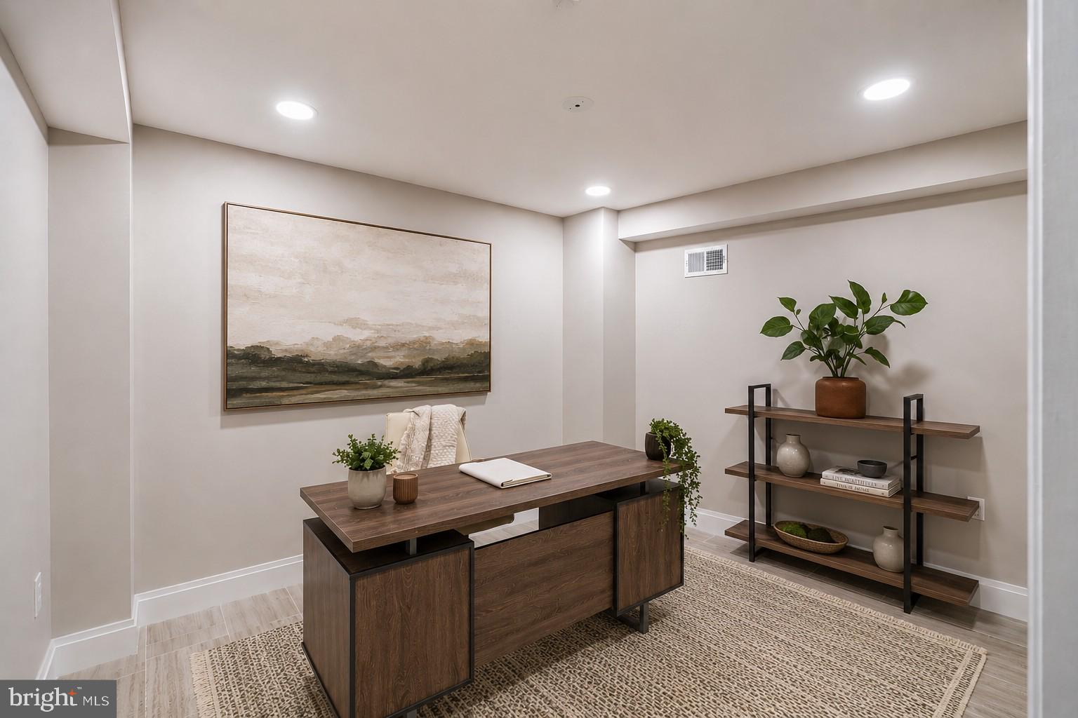 QUEEN VILLAGE - Residential