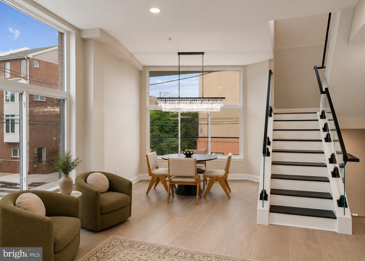 QUEEN VILLAGE - Residential
