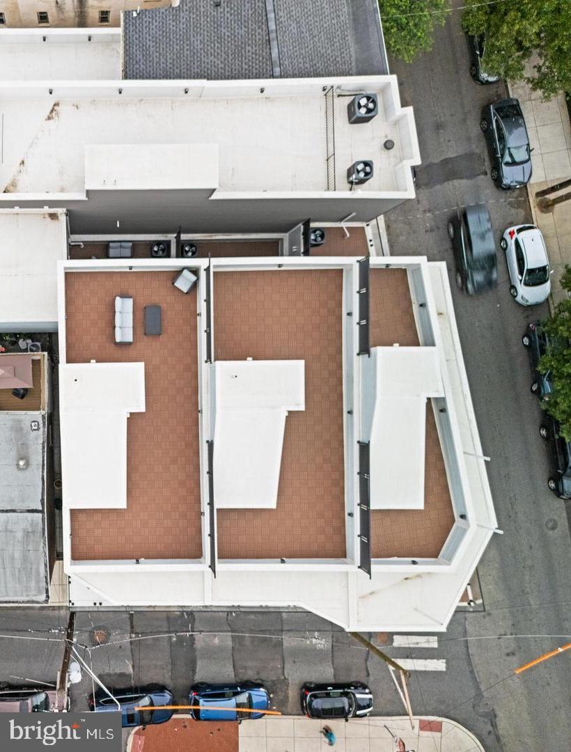 QUEEN VILLAGE - Residential