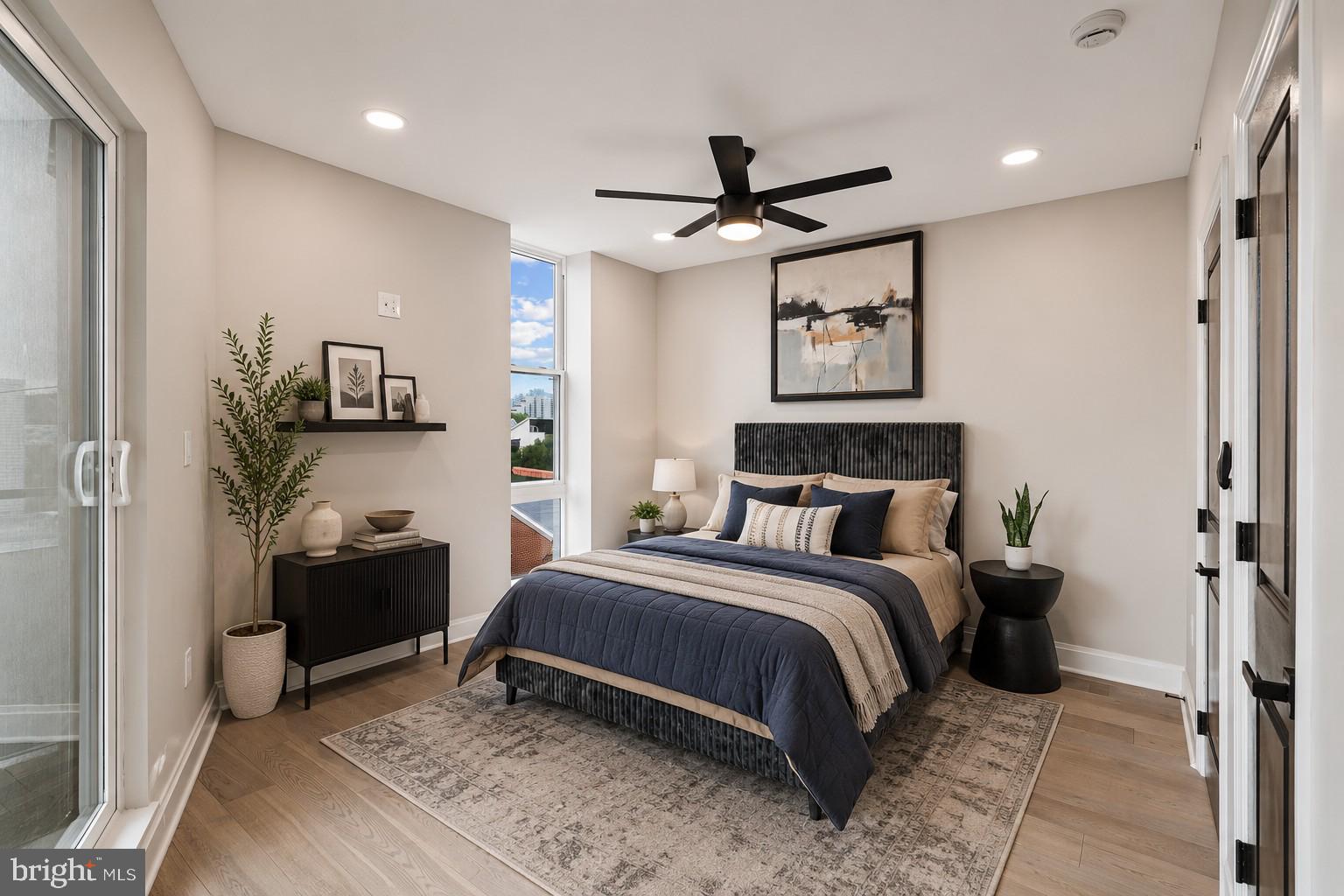 QUEEN VILLAGE - Residential