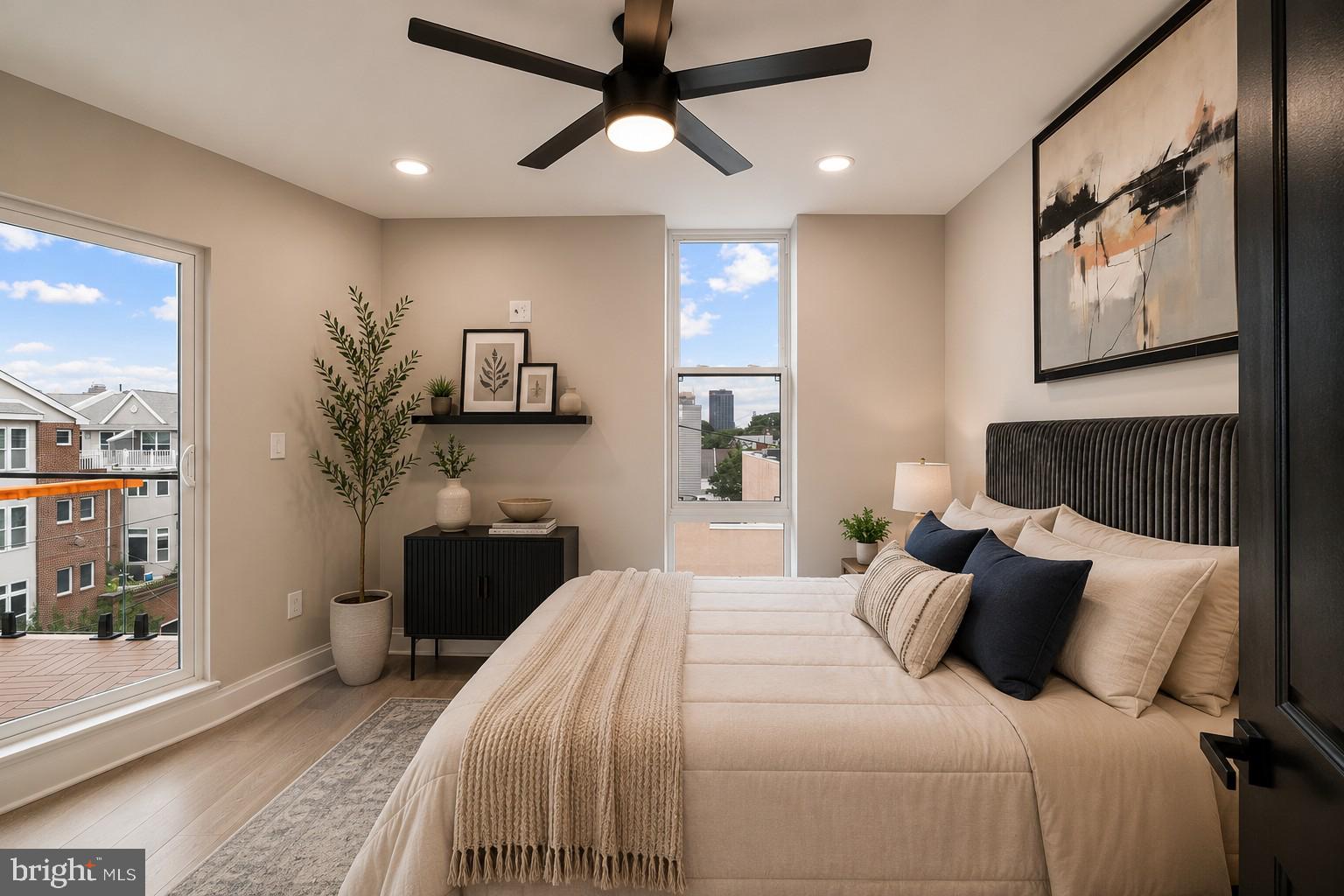 QUEEN VILLAGE - Residential