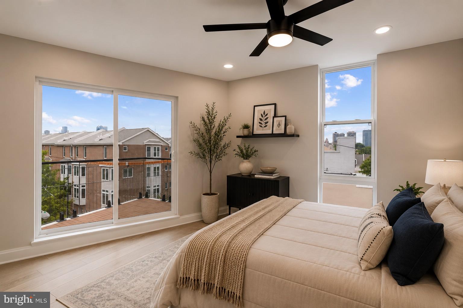 QUEEN VILLAGE - Residential