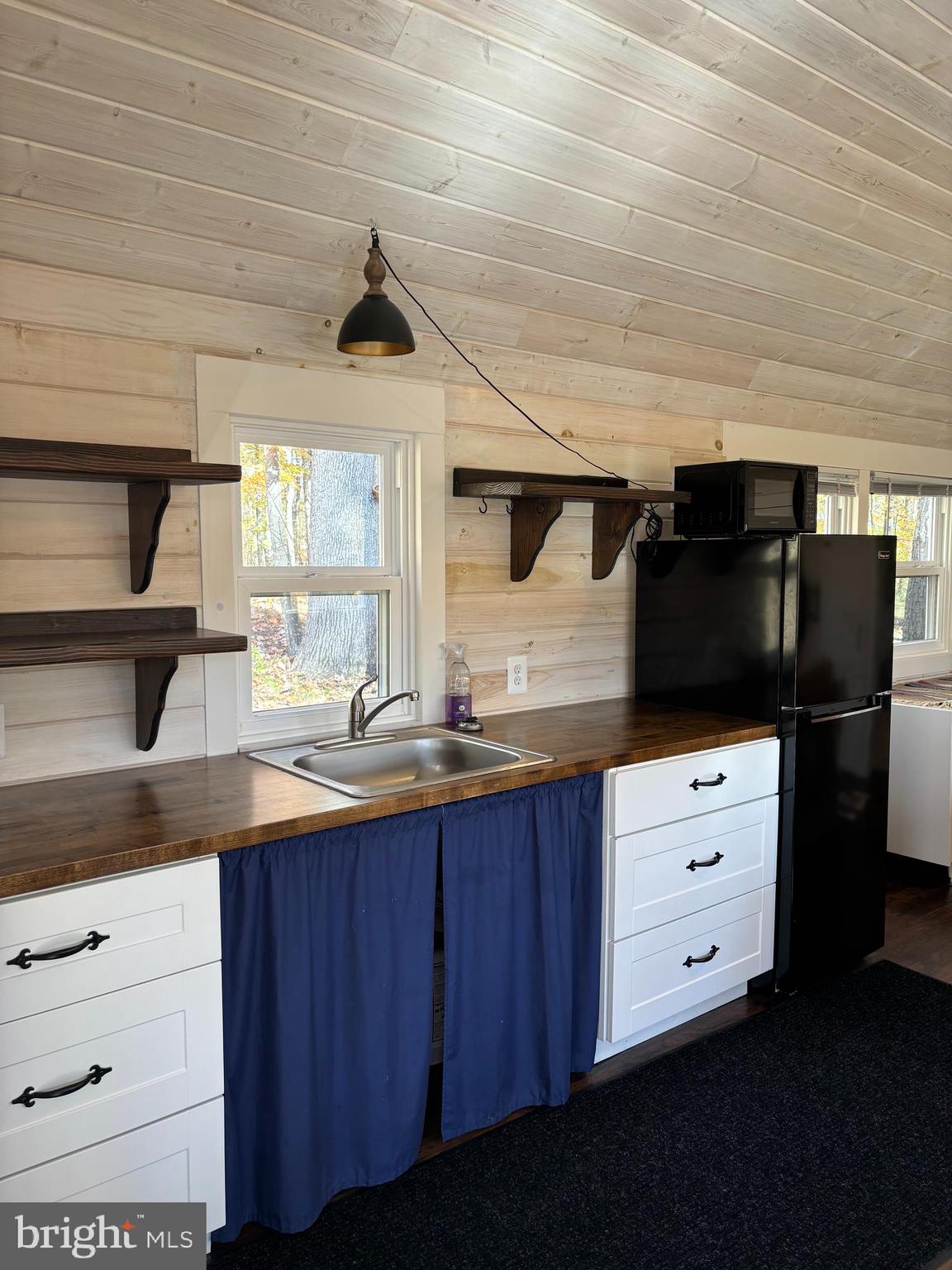 DOGWOOD FLATS - Residential