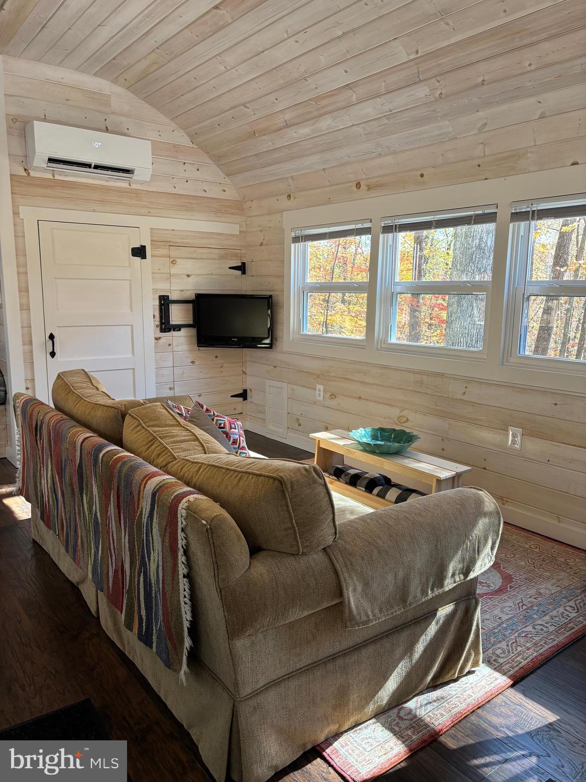 DOGWOOD FLATS - Residential