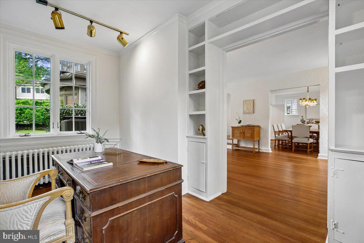 CHEVY CHASE VILLAGE - Residential