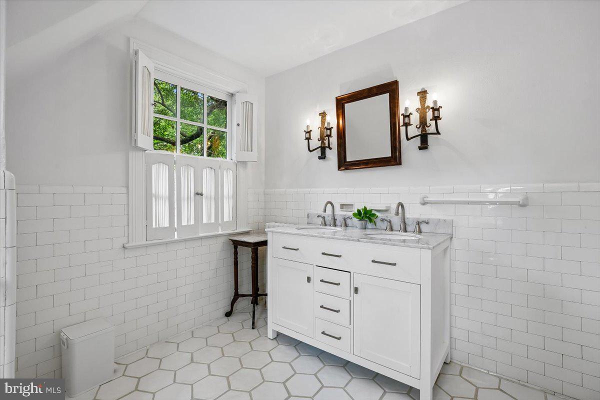 CHEVY CHASE VILLAGE - Residential