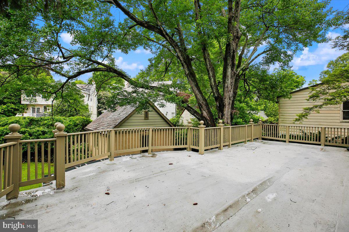 CHEVY CHASE VILLAGE - Residential