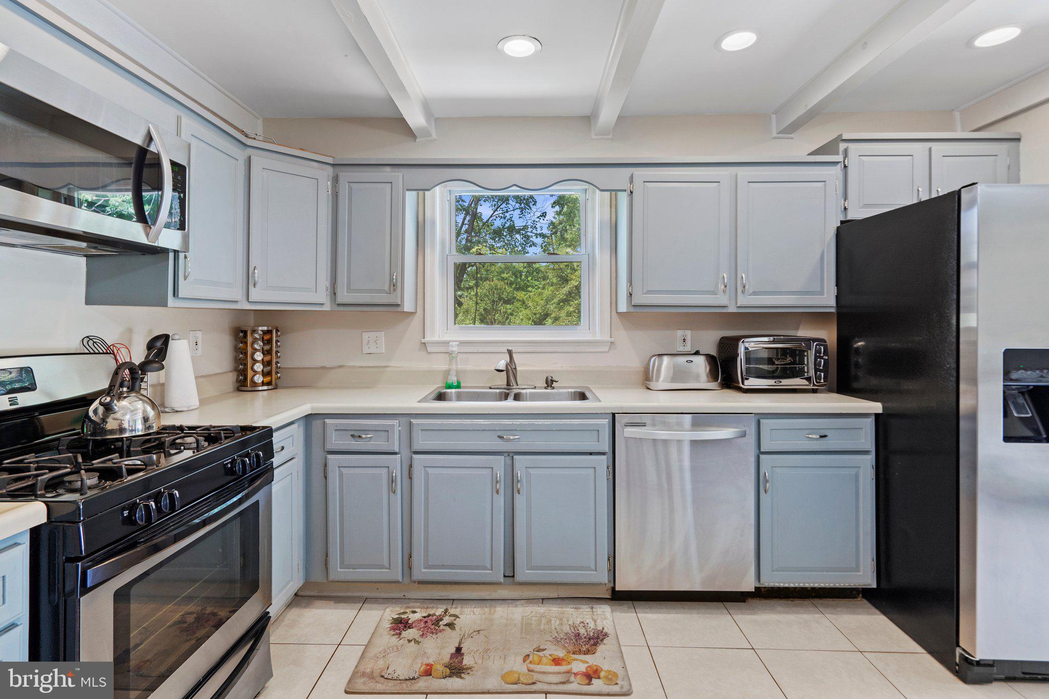 WILLIAMSBURG VILLAGE - Residential Lease