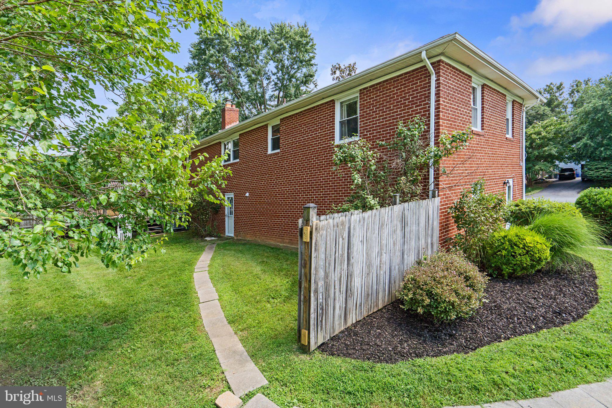 WILLIAMSBURG VILLAGE - Residential Lease