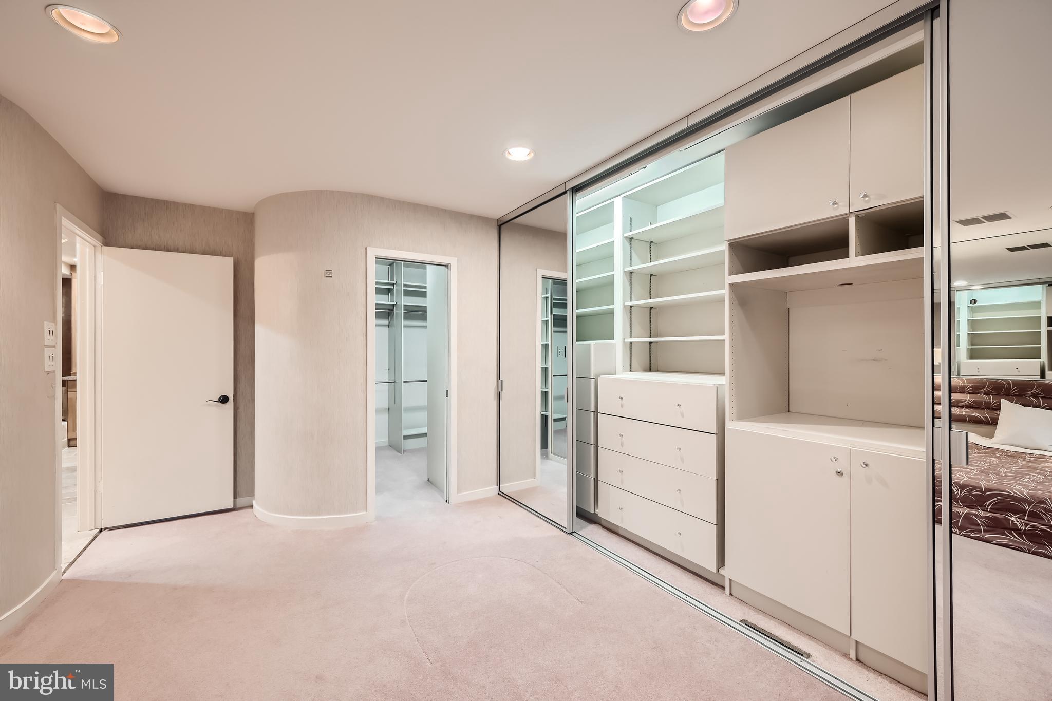 REGENCY PARK - Residential