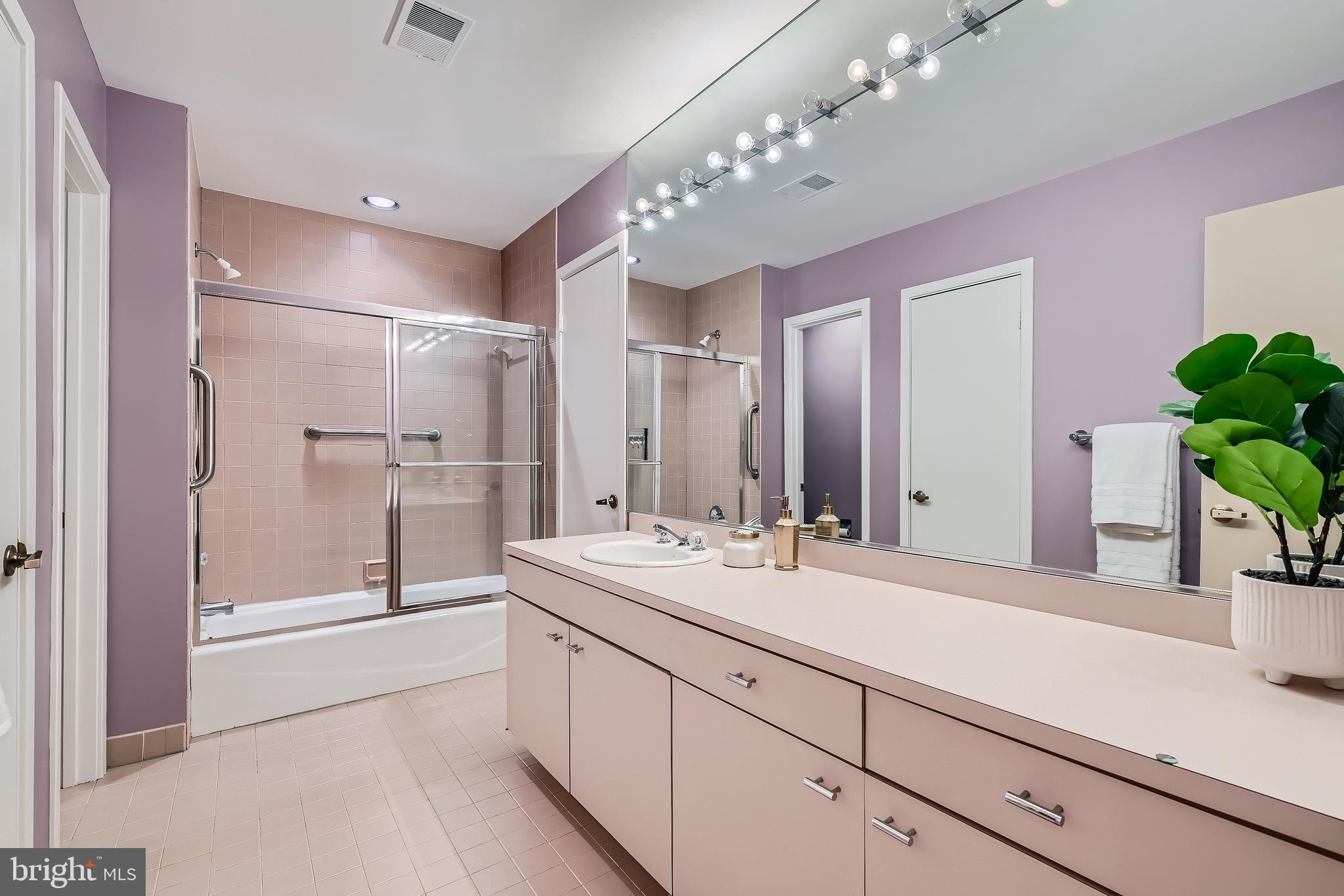 REGENCY PARK - Residential