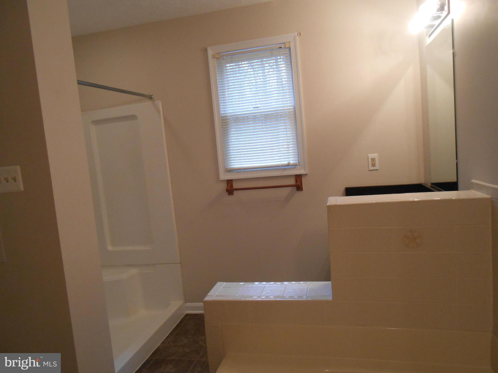 DRUM CLIFFS - Residential Lease