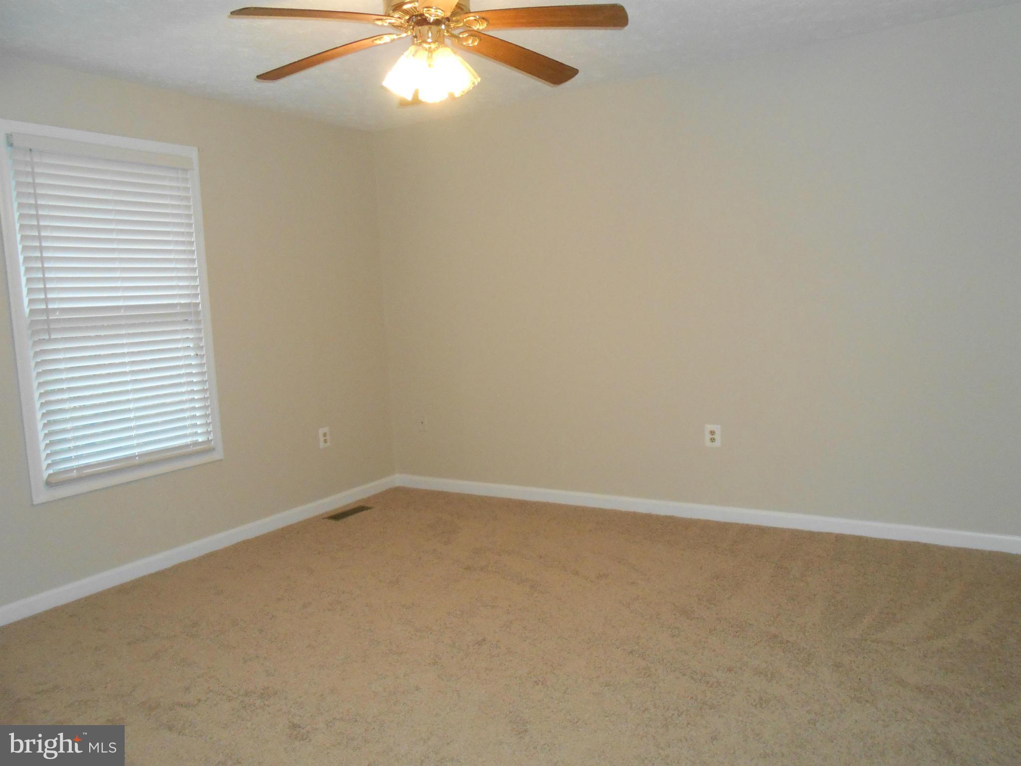 DRUM CLIFFS - Residential Lease