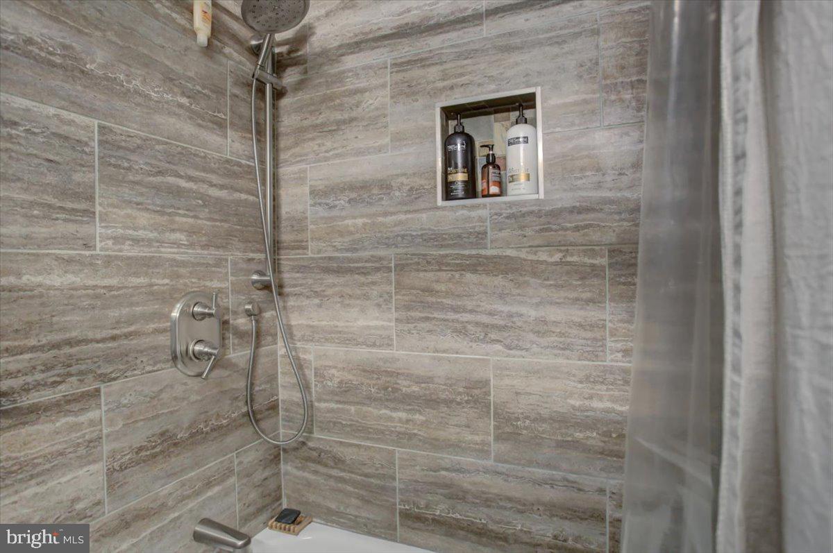 HIDDEN RIVER - Residential