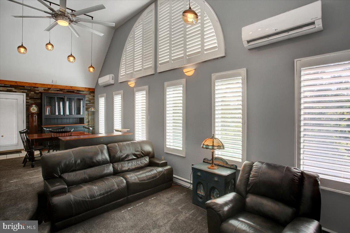 HIDDEN RIVER - Residential