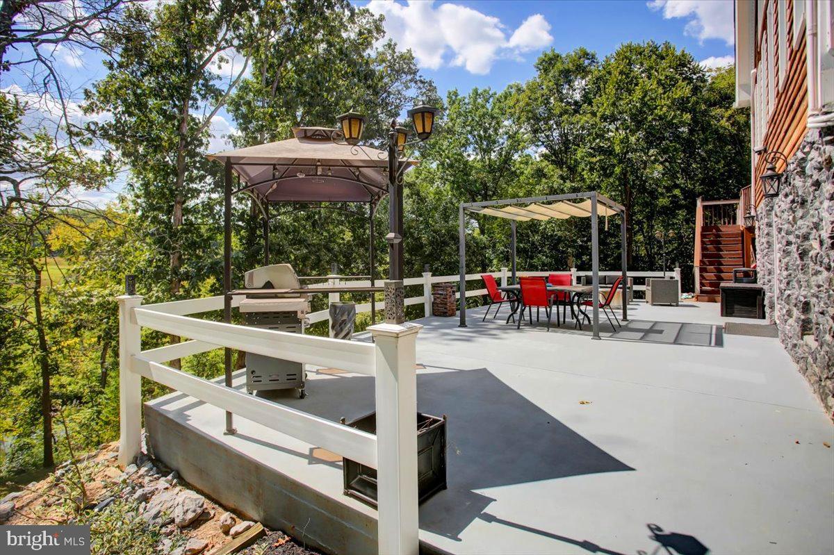 HIDDEN RIVER - Residential