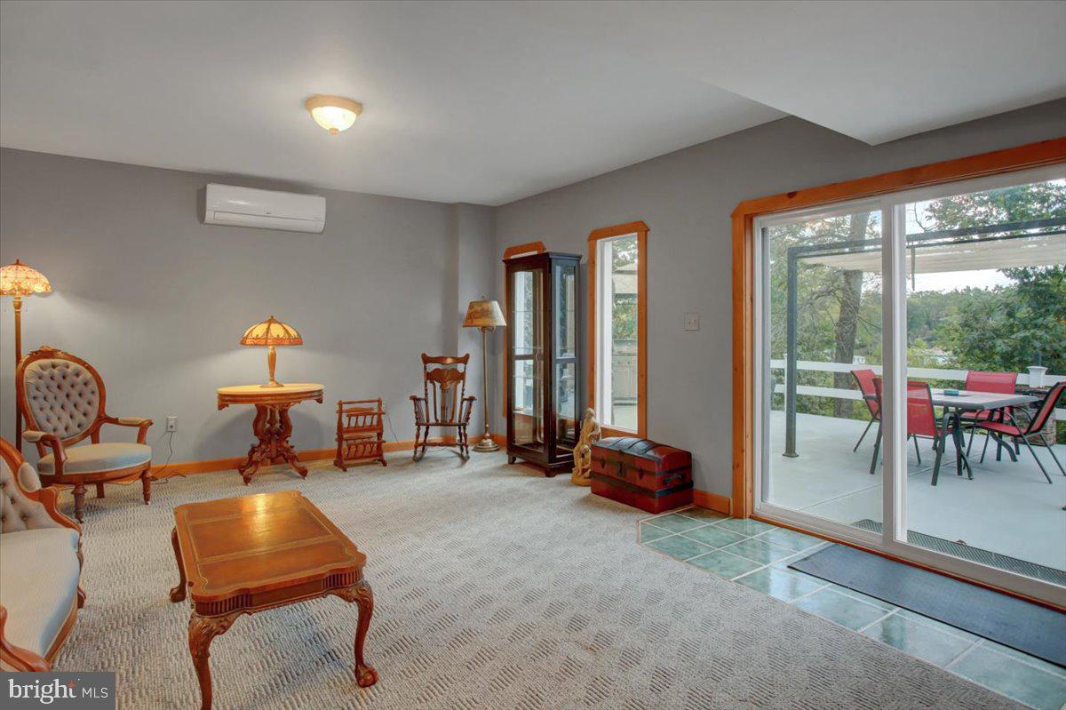 HIDDEN RIVER - Residential