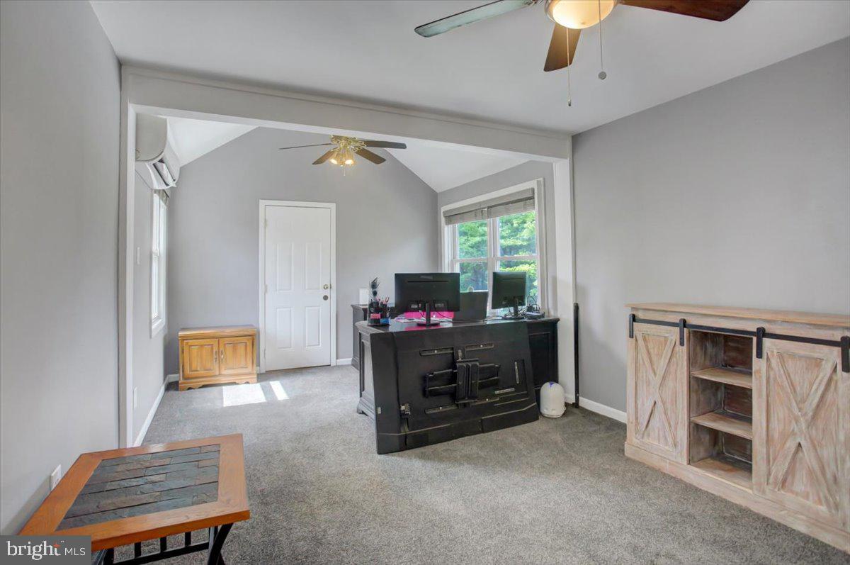 HIDDEN RIVER - Residential