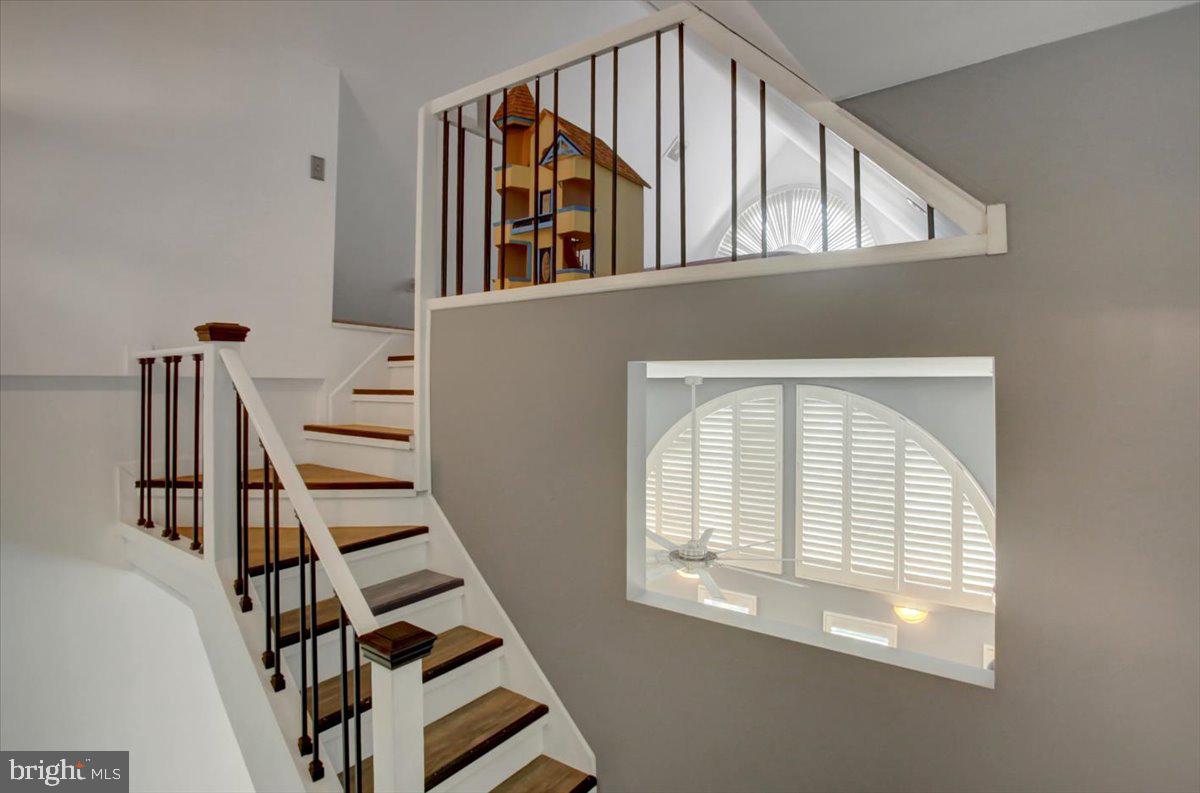 HIDDEN RIVER - Residential