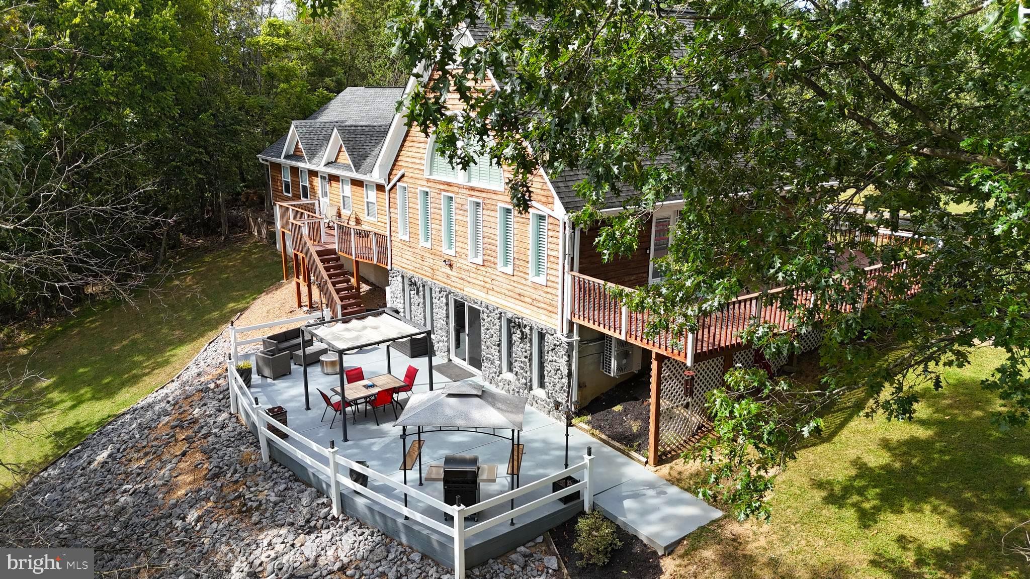 HIDDEN RIVER - Residential