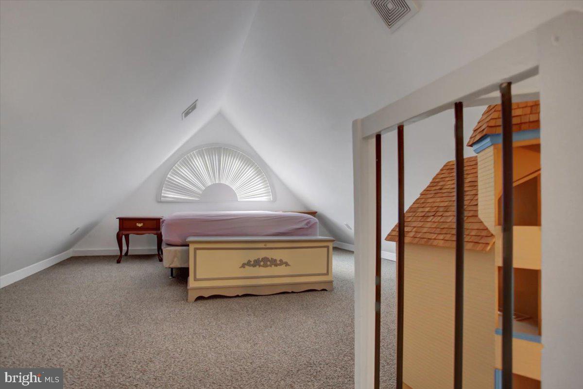 HIDDEN RIVER - Residential