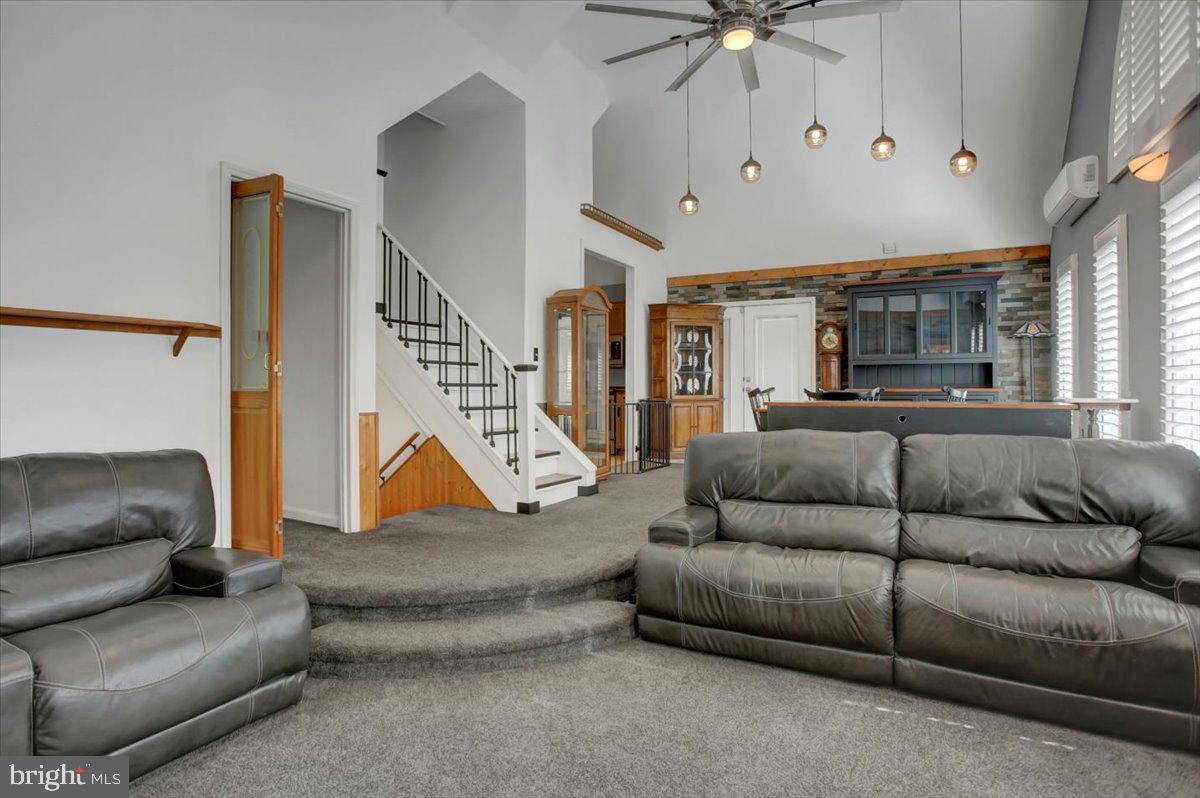 HIDDEN RIVER - Residential