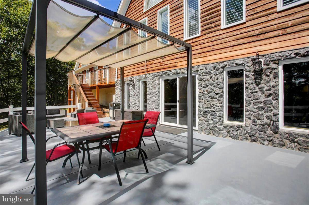 HIDDEN RIVER - Residential