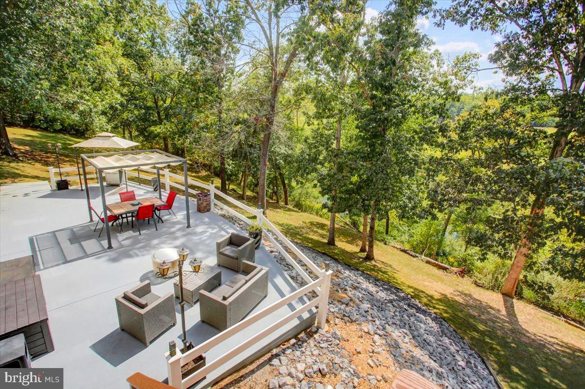 HIDDEN RIVER - Residential