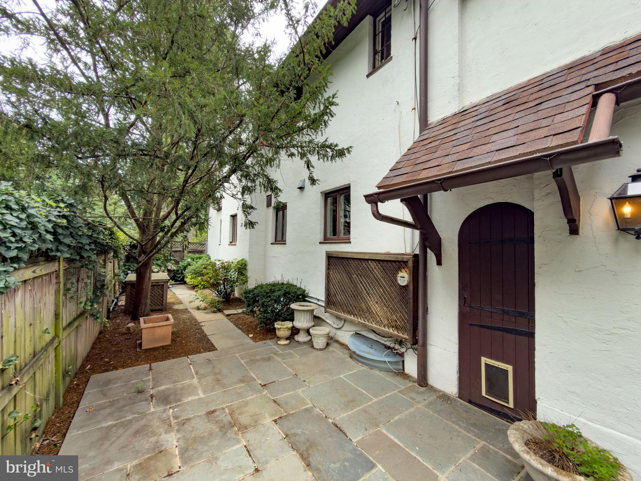 556 SAINT DAVIDS AVENUE
