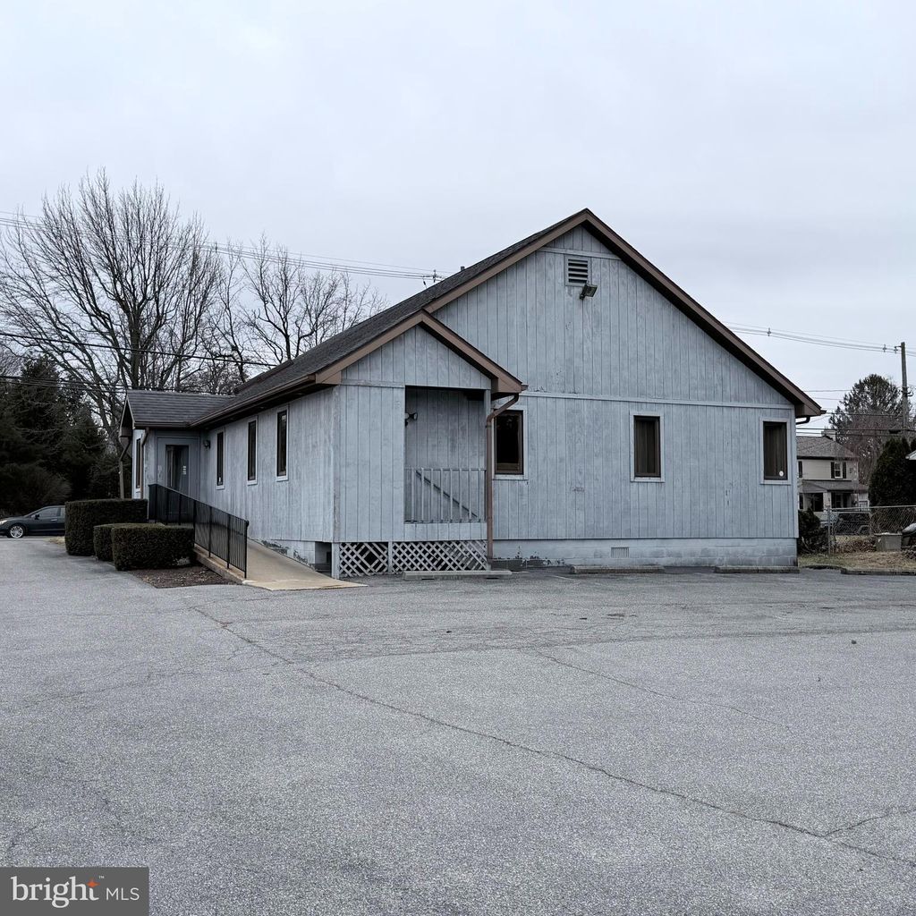 Photo of 315 Stouffer Ave, CHAMBERSBURG, PA 17201 (MLS # PAFL2032228)