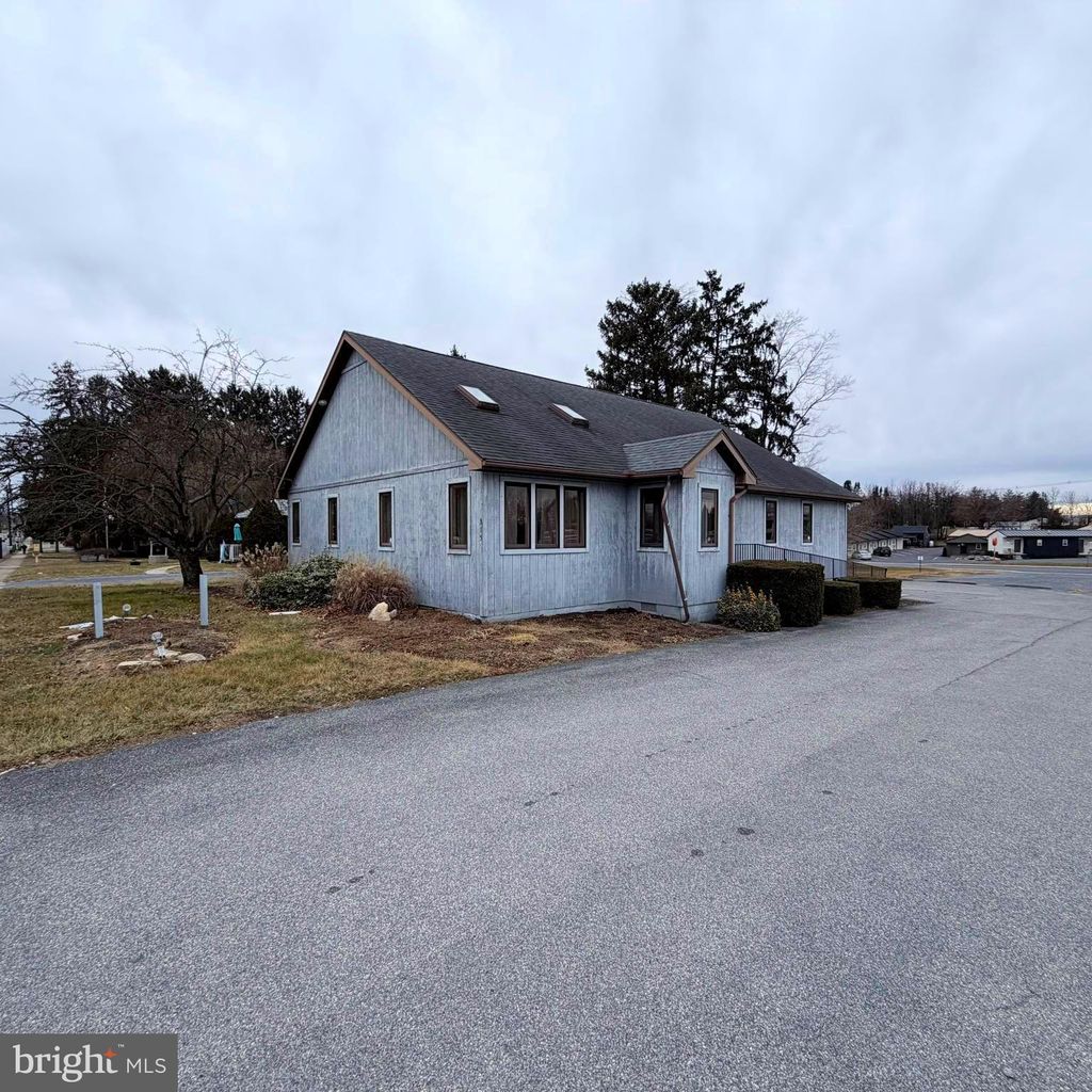 Photo of 315 Stouffer Ave, CHAMBERSBURG, PA 17201 (MLS # PAFL2032228)