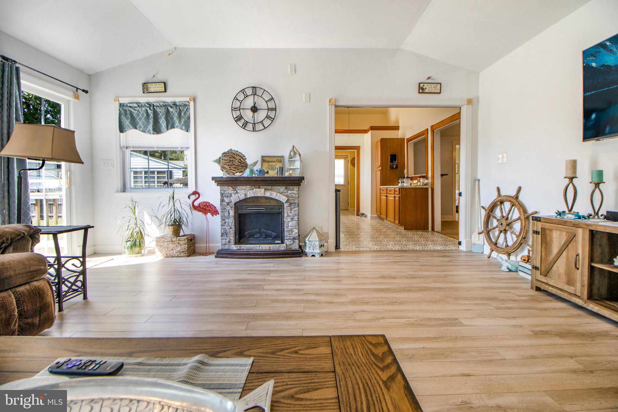 BREEZY POINT - Residential