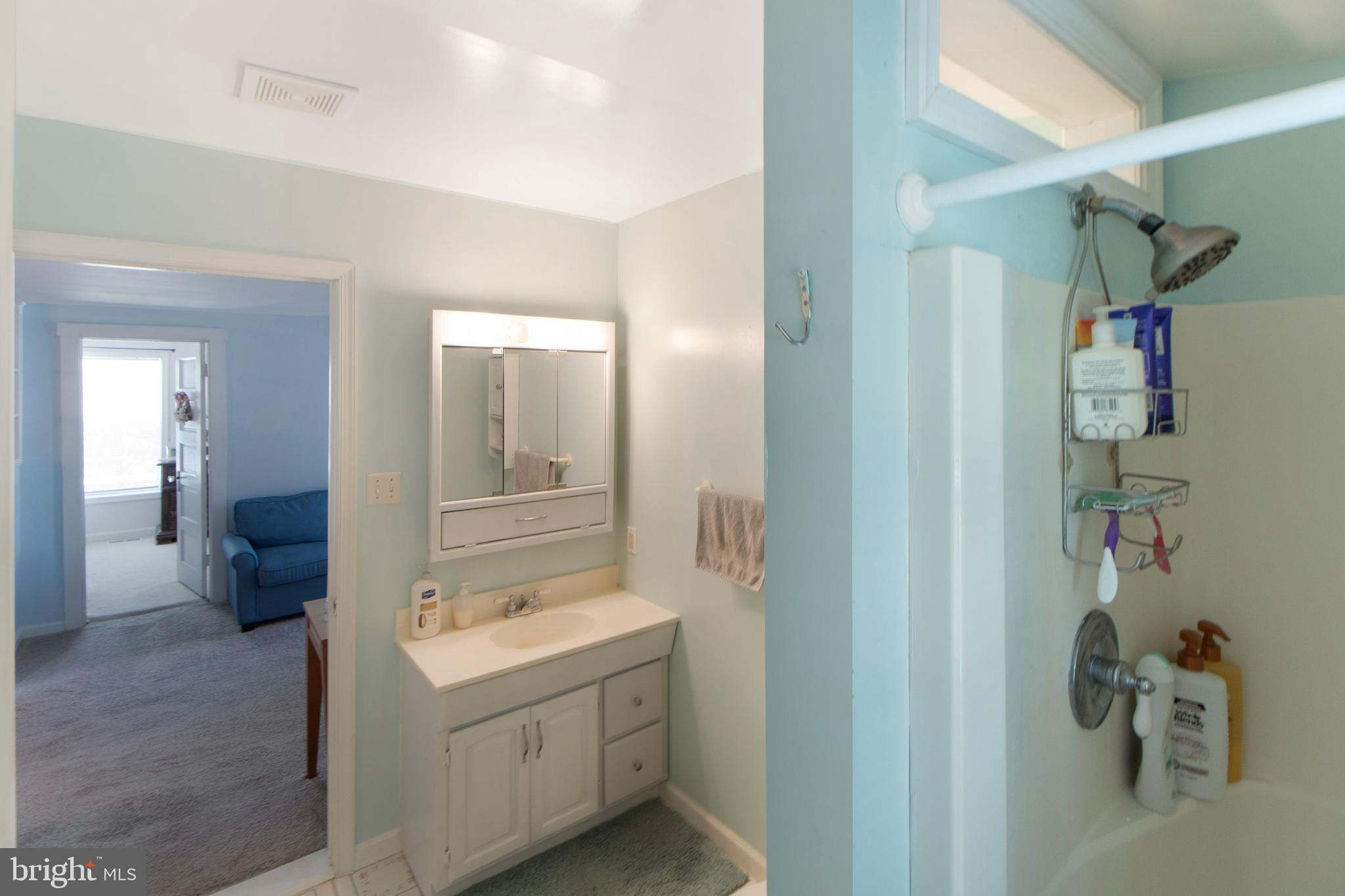 BREEZY POINT - Residential