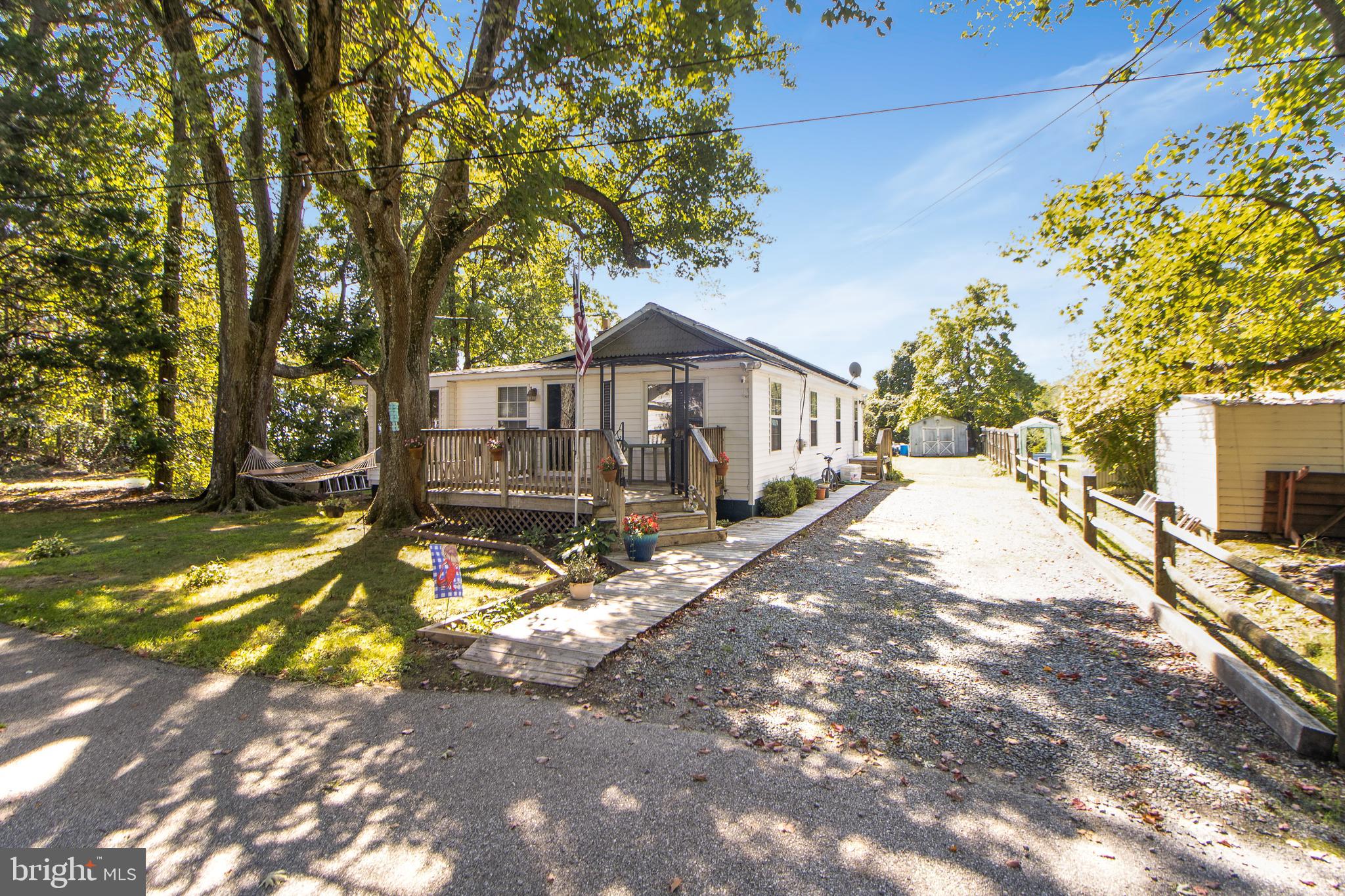 BREEZY POINT - Residential