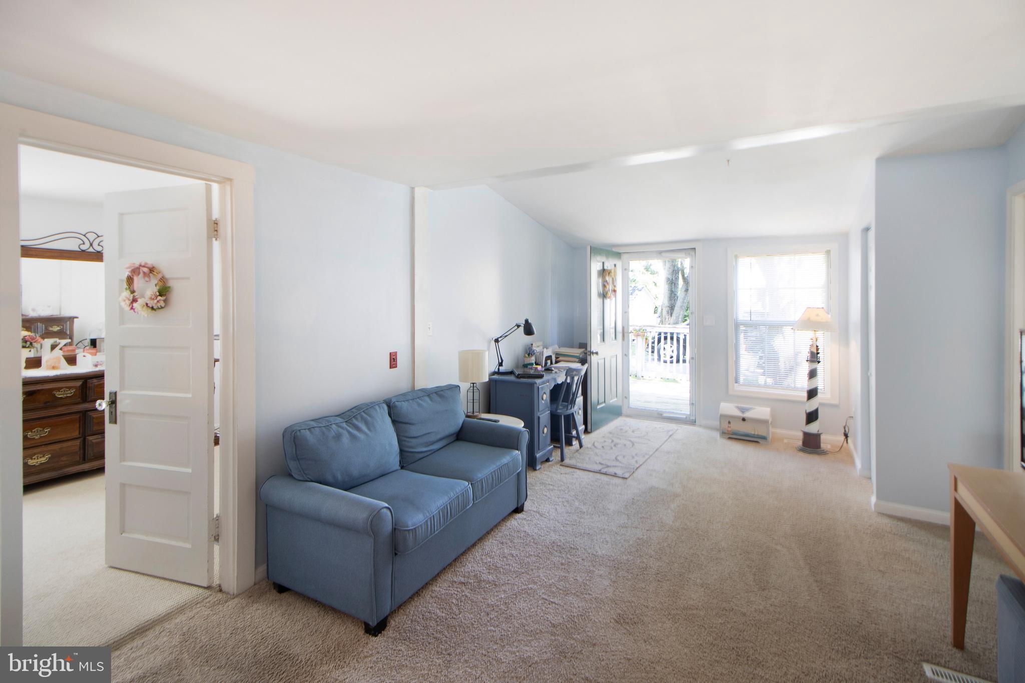 BREEZY POINT - Residential