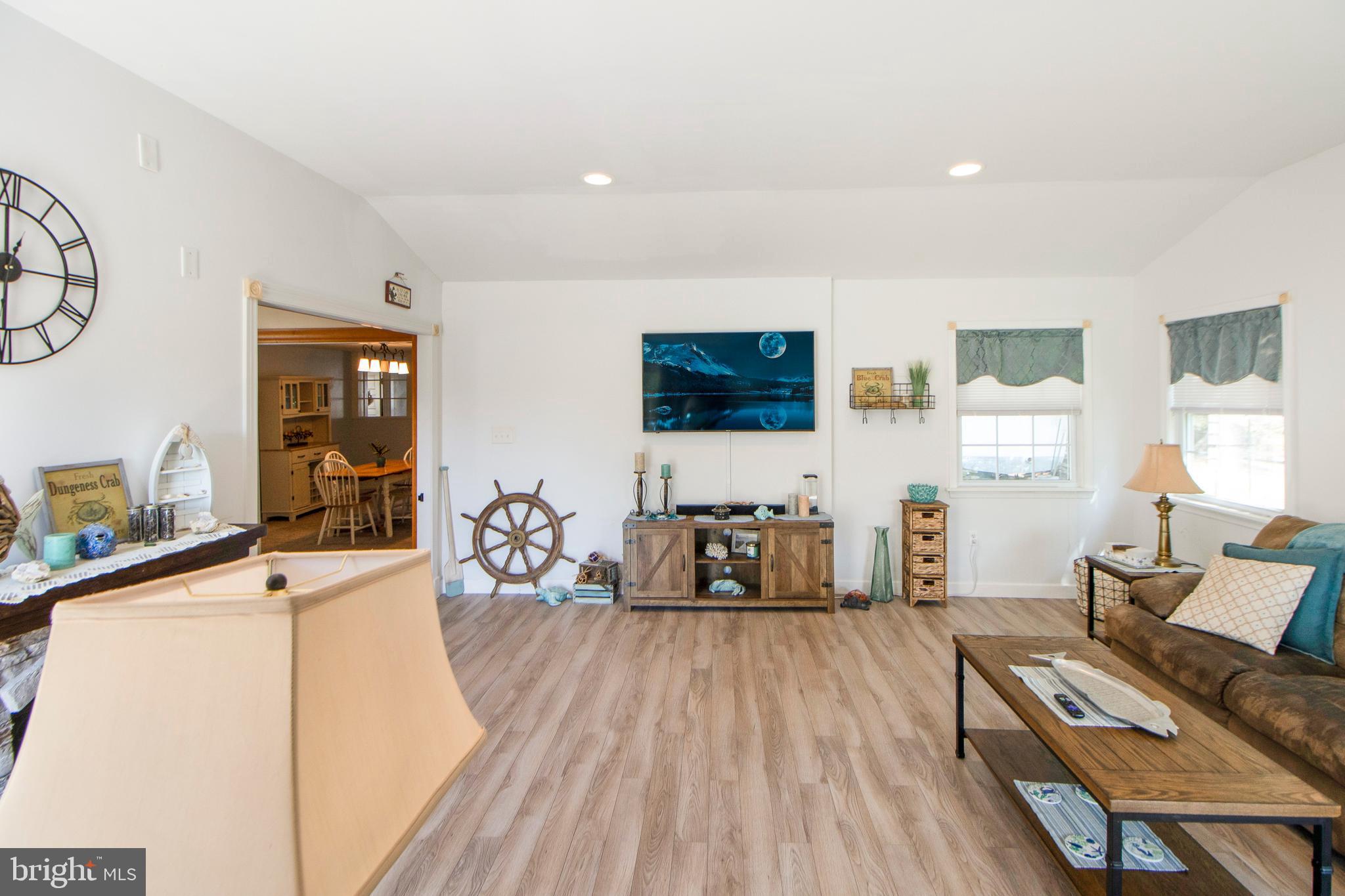 BREEZY POINT - Residential